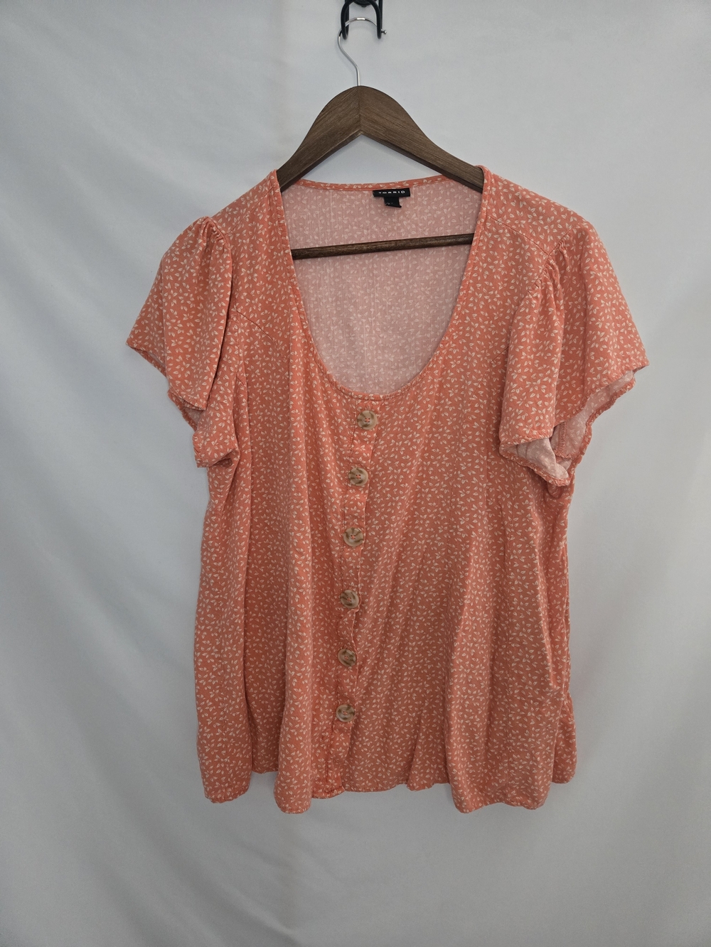 Torrid Coral Ditsy Flutter Sleeve Button‑Front Blouse – Size 1X